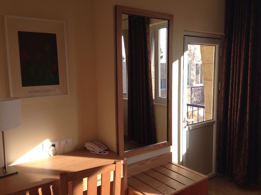 Talitha Kumi Guest House Al-Khader Номер фото